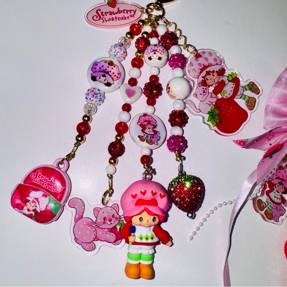 Strawberry Pen & Bag Charm Set - Picture 5 of 6
